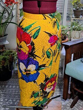 Yellow 100% silk floral pencil skirt, size XS/S